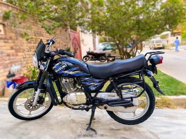 Suzuki GS 150 in Blue