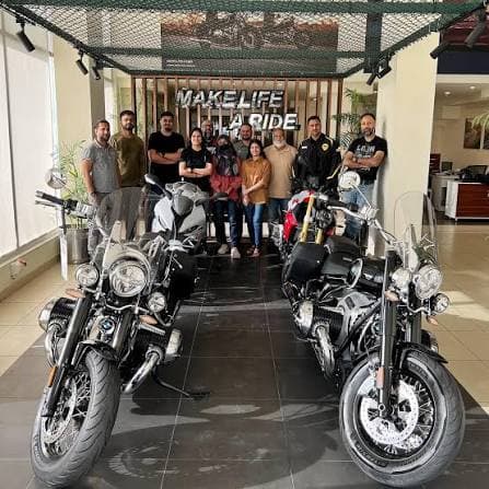 The SalluBiker team